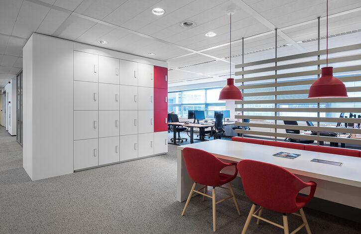 Maatwerk houten RFID lockers met batterij design ICTU lr 5