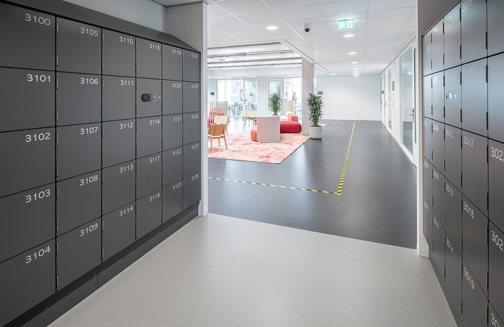 Maatwerk volkern studenten lockers centraal sluitsysteem campus Nova College Haarlem lr 1